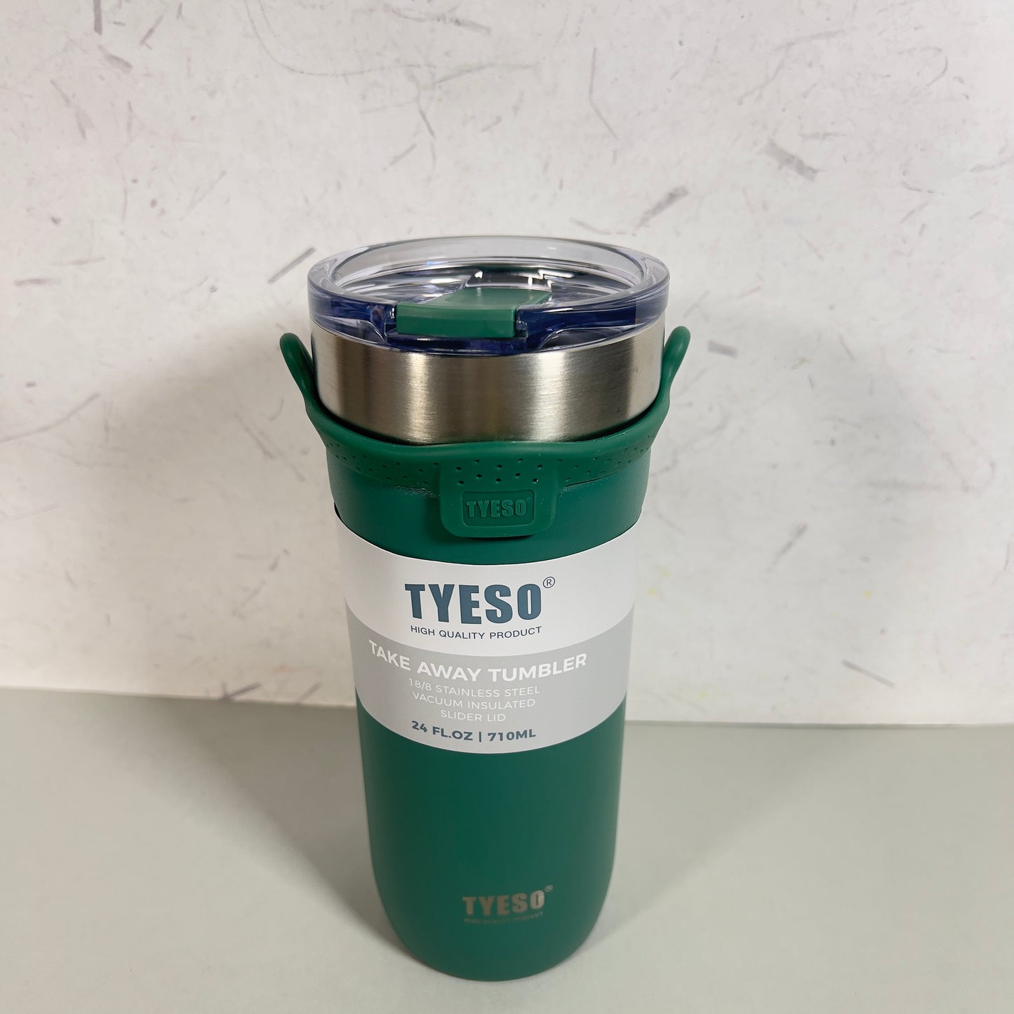 TYESO Vacuum Insulated Water Bottle Large Capacity Stainless Steel Coffee Mug with Straw Lid for Hiking, Travel(710 ml)